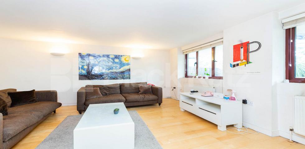 Modern 3 bed 2 bath within a private development mins to tube Barnsbury Grove, Kings Cross